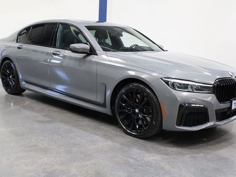 Used 2022 BMW 750i xDrive w/ Executive Package image 2