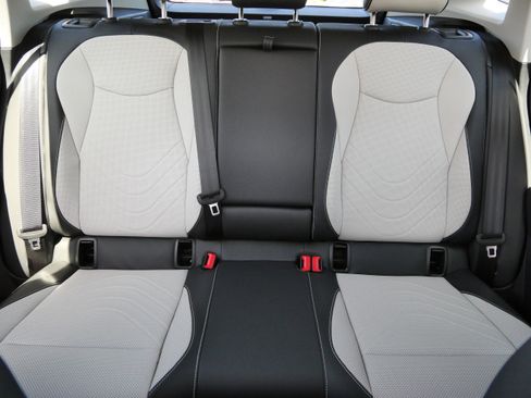 Certified 2025 Volkswagen Tiguan SE AWD/4WD image 13