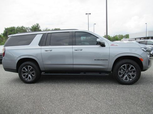Used 2024 Chevrolet Suburban Z71 w/ Luxury Package AWD/4WD image 2