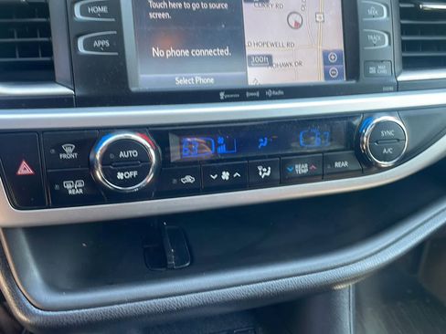 Used 2019 Toyota Highlander SE AWD/4WD image 19