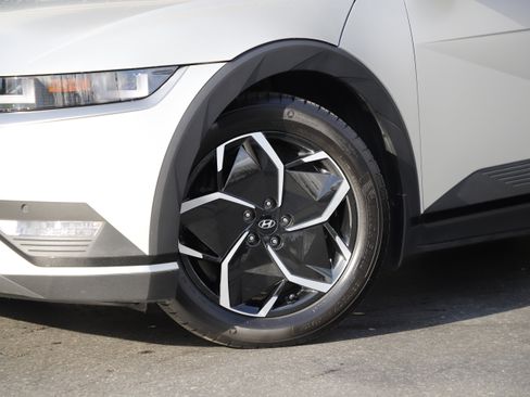 Used 2023 Hyundai Ioniq 5 SEL image 2