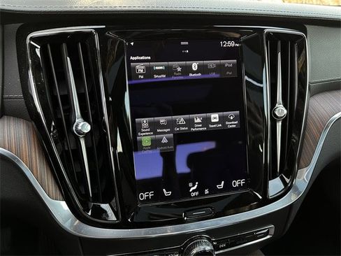 Used 2021 Volvo S60 T8 Inscription image 22