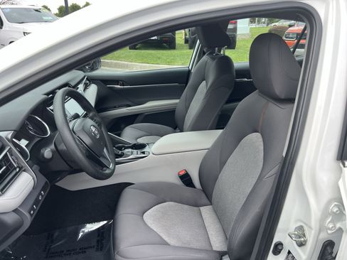 Used 2019 Toyota Camry LE FWD image 13