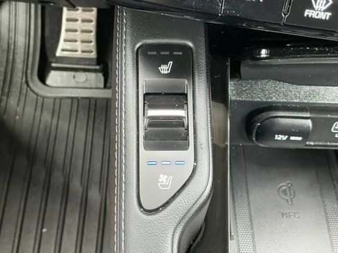 Used 2025 Kia Telluride SX w/ SX Captain's Chair Package FWD image 16