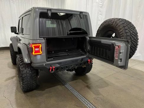 Used 2018 Jeep Wrangler Rubicon AWD/4WD image 12