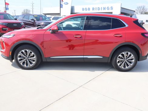 Used 2025 Buick Envision Preferred AWD/4WD image 9