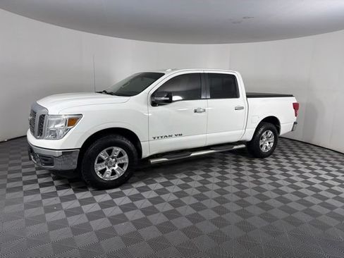 Used 2018 Nissan Titan SV AWD/4WD image 17