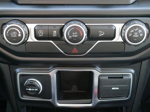 Used 2018 Jeep Wrangler Unlimited Sport image 19