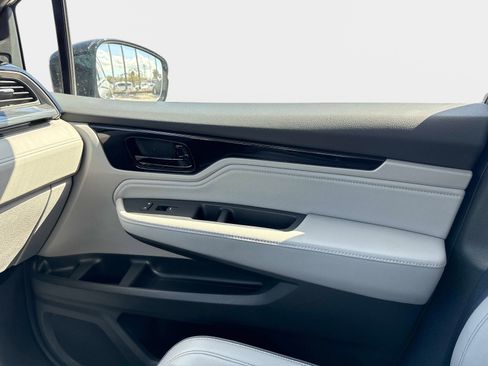 Used 2023 Honda Odyssey Elite image 25