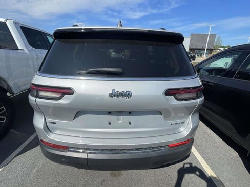 Used 2021 Jeep Grand Cherokee L Laredo w/ Luxury Tech Group I image 11