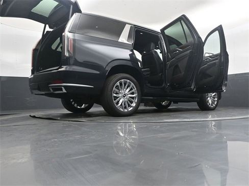 Used 2022 Cadillac Escalade Premium Luxury image 54