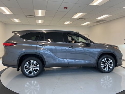 Used 2022 Toyota Highlander XLE image 66