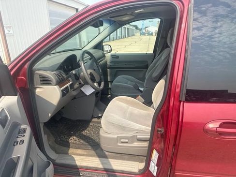 Used 2005 Ford Freestar SEL FWD image 3