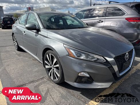 Used 2019 Nissan Altima 2.0 Platinum FWD image 16