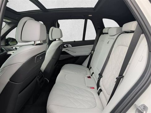 Used 2025 BMW X5 xDrive50e w/ M Sport Package AWD/4WD image 19