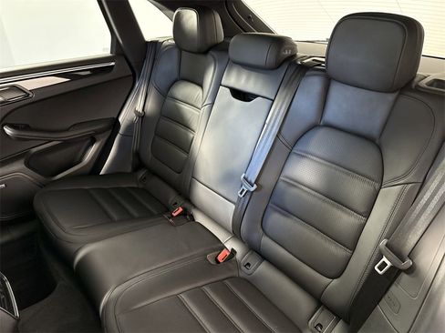 Certified 2021 Porsche Macan S image 22