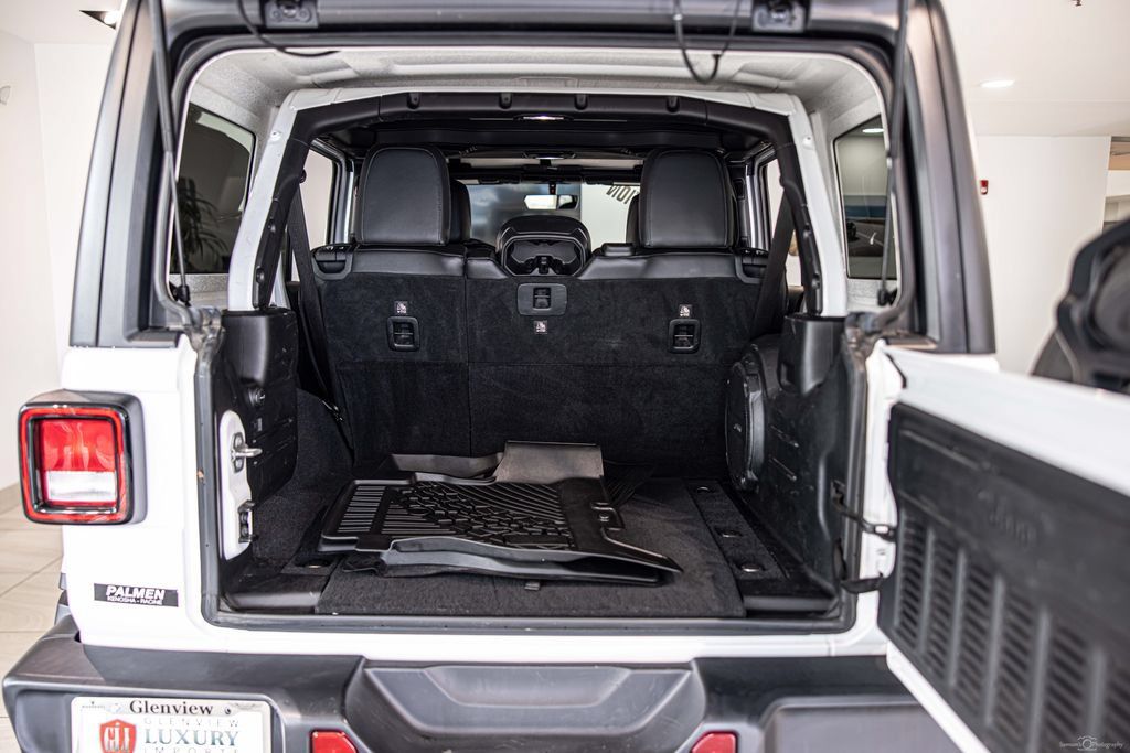 Used 2018 Jeep Wrangler Unlimited Sahara w/ Dual Top Group AWD/4WD image 15