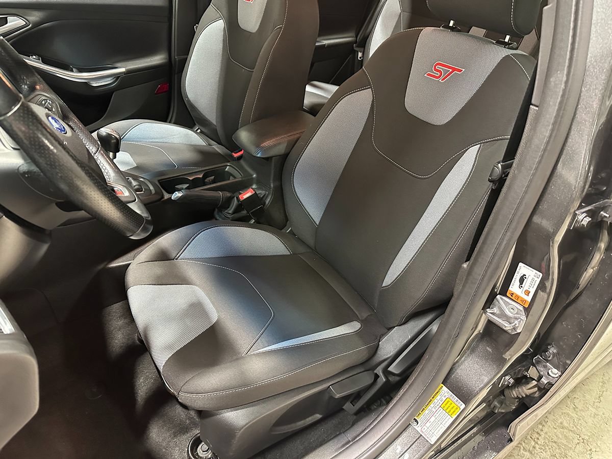 Used 2016 Ford Focus ST FWD image 25