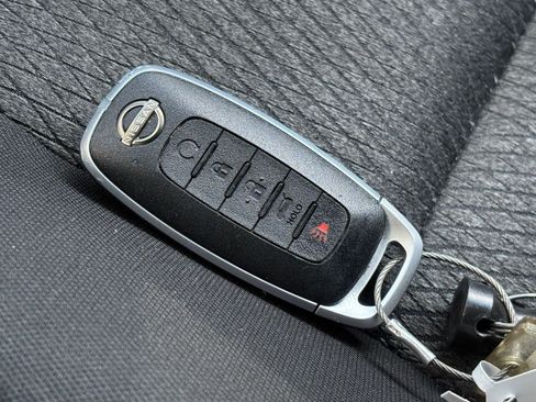 Used 2025 Nissan Rogue SV AWD/4WD image 21