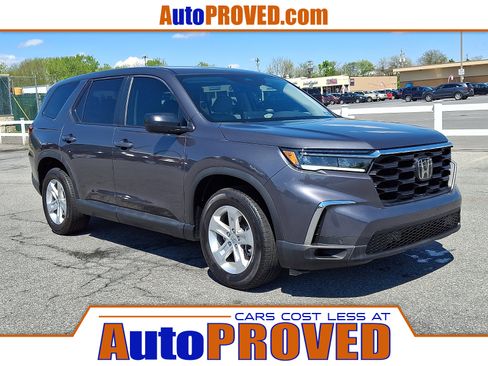 Used 2024 Honda Pilot LX image 1