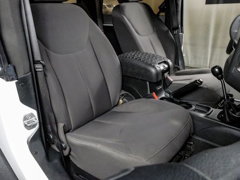 Used 2018 Jeep Wrangler Sport image 25