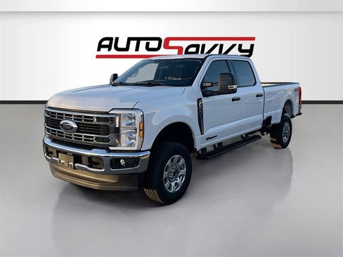 Used 2024 Ford F350 XLT image 3