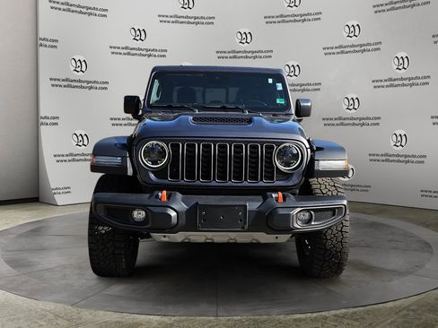 Used 2024 Jeep Gladiator Mojave w/ Safety Group image 8