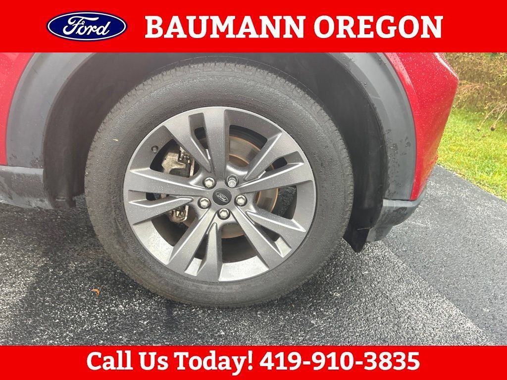 Used 2024 Ford Explorer XLT w/ Equipment Group 202A AWD/4WD image 9