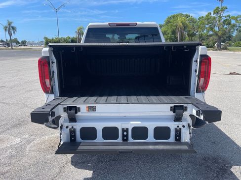 Used 2023 GMC Sierra 1500 SLT w/ SLT Premium Package AWD/4WD image 11