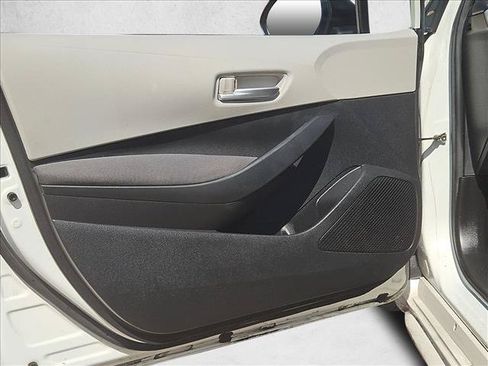 Used 2020 Toyota Corolla LE w/ LE Premium Package FWD image 9