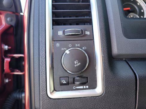 Used 2014 RAM 1500 Classic SLT image 31