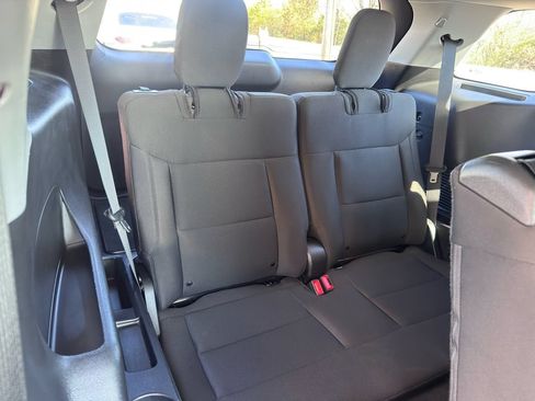 Used 2022 Ford Explorer XLT AWD/4WD image 33