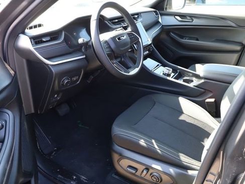 New 2026 Jeep Grand Cherokee Laredo AWD/4WD image 9