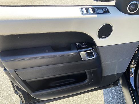 Used 2018 Land Rover Range Rover Sport HSE image 9