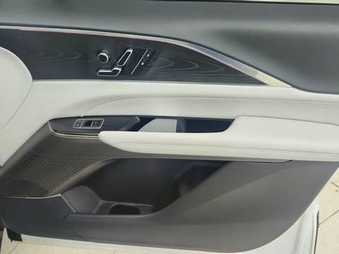 Used 2024 Cadillac Lyriq Luxury image 25