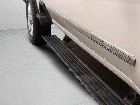 Used 2024 Chevrolet Silverado 2500 High Country w/ High Country Premium Package AWD/4WD image 28