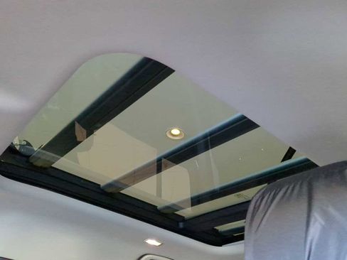 New 2023 Land Rover Defender 130 SE image 25