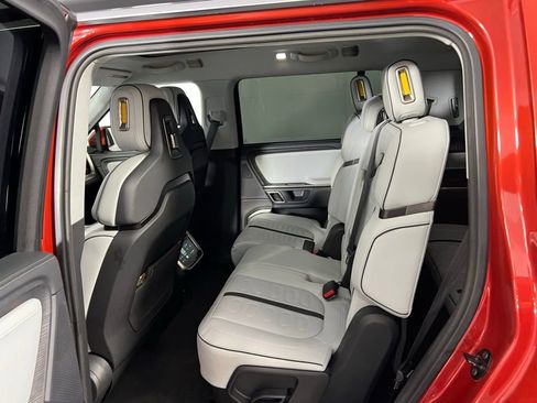 Used 2024 Rivian R1S Launch Edition image 30