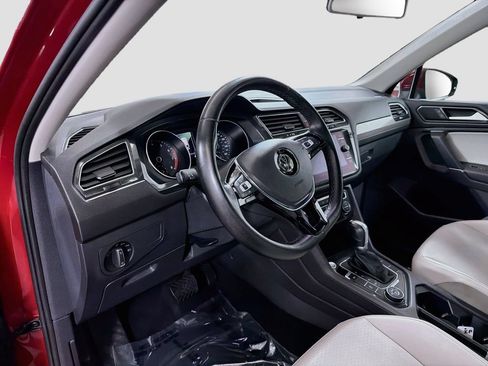 Used 2018 Volkswagen Tiguan SEL AWD/4WD image 11