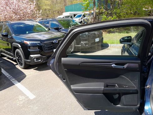 Used 2018 Ford Fusion SE w/ Equipment Group 201A AWD/4WD image 28