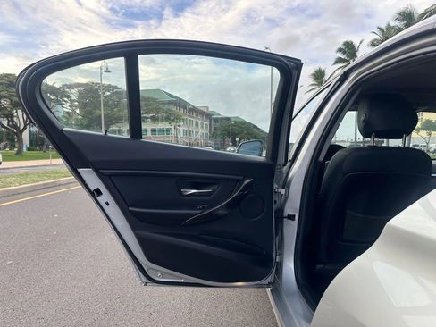 Used 2018 BMW 320i Sedan image 15