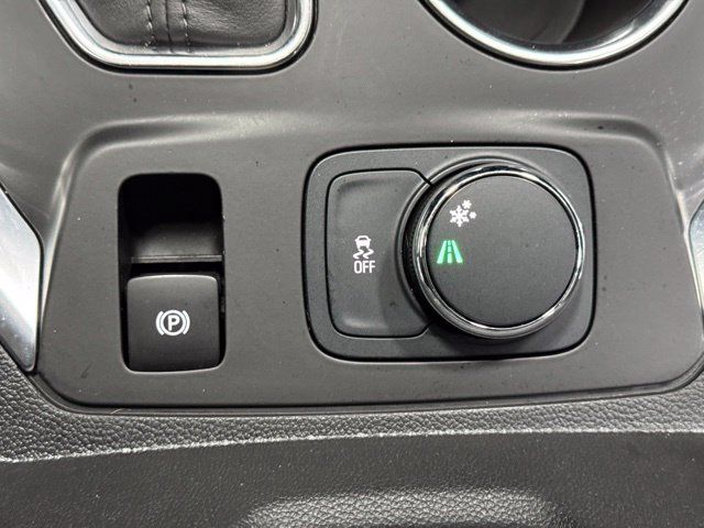 Used 2020 Chevrolet Traverse LT FWD image 21