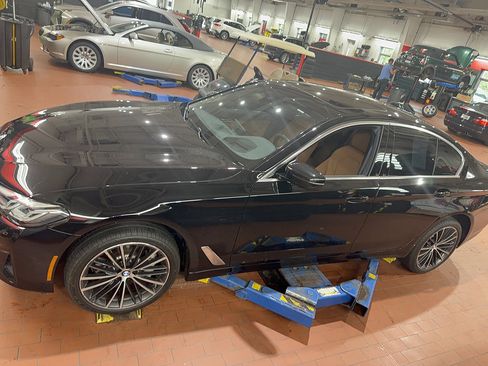 Used 2023 BMW 530i xDrive w/ Premium Package AWD/4WD image 2