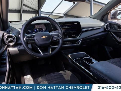 Used 2025 Chevrolet Equinox LT FWD image 17