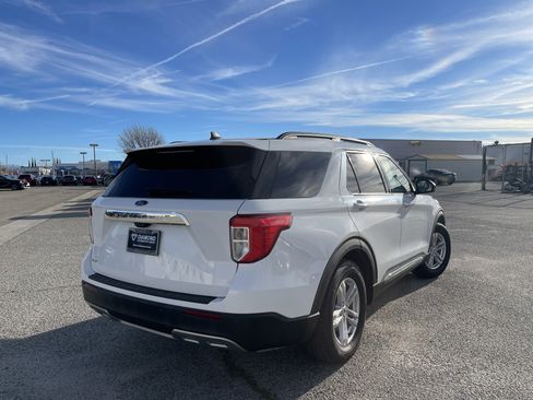 Used 2021 Ford Explorer XLT w/ Equipment Group 202A image 5