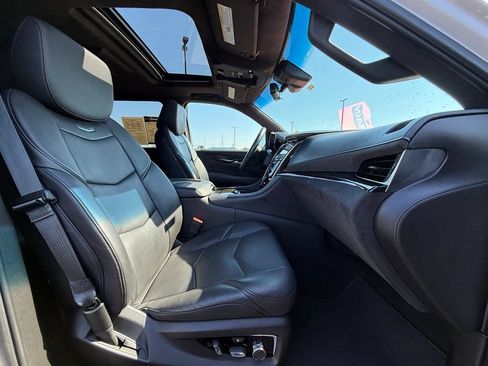 Used 2019 Cadillac Escalade Platinum AWD/4WD image 32