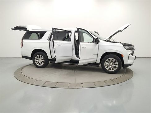 Used 2023 Chevrolet Suburban Premier image 16