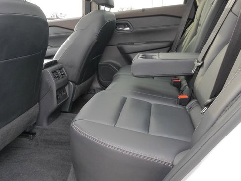 Used 2023 Nissan Rogue SL w/ SL Premium Package image 19