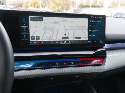 Used 2025 BMW M5 w/ Carbon Package image 24