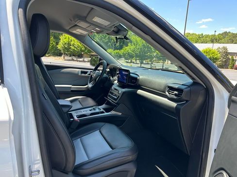 Used 2023 Ford Explorer XLT w/ Equipment Group 202A RWD image 38